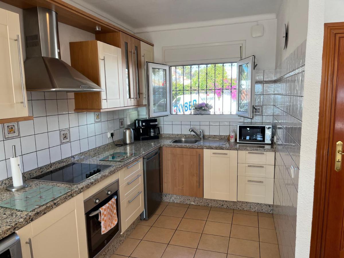 Delightful Burriana House With Magnificent & Sea Views. Hébergement de vacances *