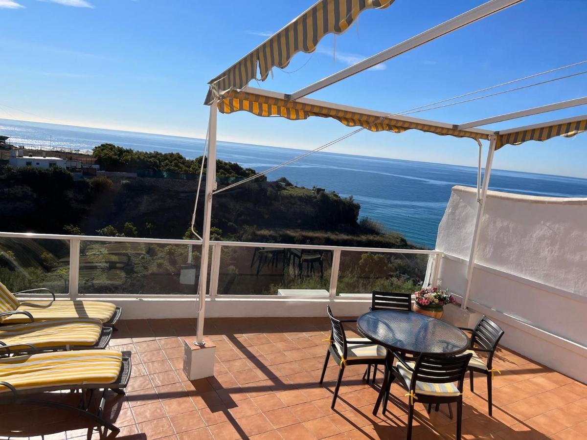 Hébergement de vacances Delightful Burriana House With Magnificent & Sea Views.