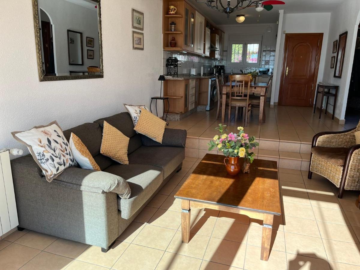 Delightful Burriana House With Magnificent & Sea Views. Hébergement de vacances