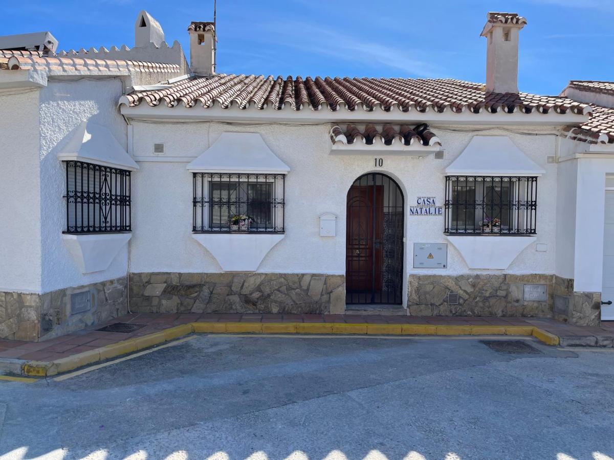 Delightful Burriana House With Magnificent & Sea Views. Hébergement de vacances Nerja